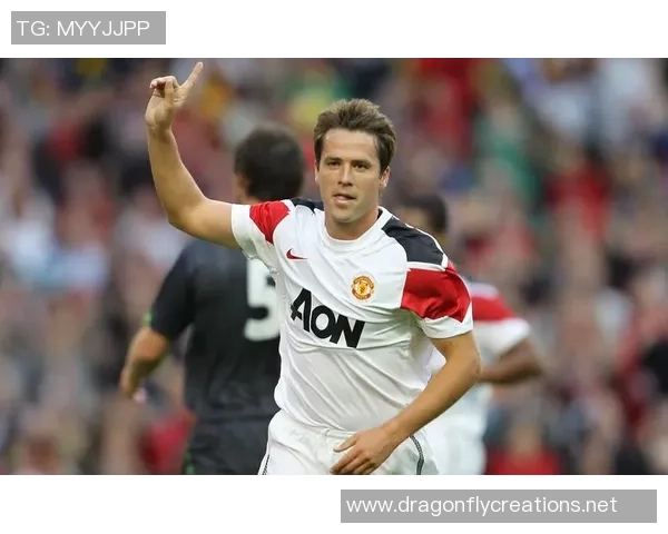 足球明星巨型海报图片展示运动激情与偶像魅力的完美结合